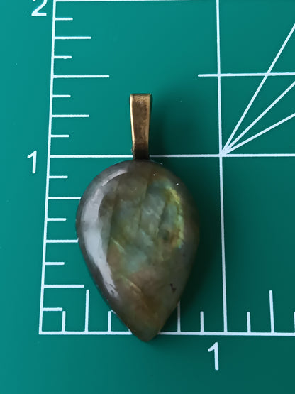 Labradorite Simple Bail Pendant