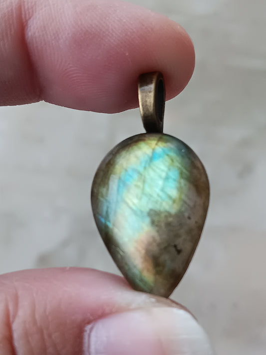 Labradorite Simple Bail Pendant