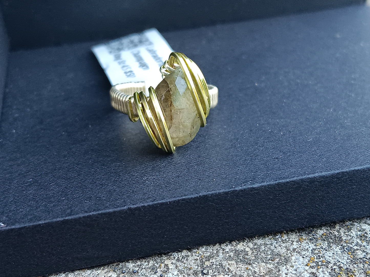 Greek Goddes, Labradorite Champaign Gold Wire Ring size 4.5